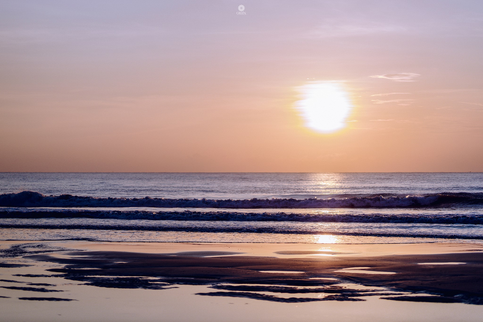 Concept chụp ảnh cưới bãi biển năng động cùng Green Studio tại Bãi Sau Vũng Tàu