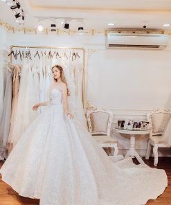 Cô dâu mặc váy cưới ren cao cấp Thiên Thần Tinh Khôi của Green Studio