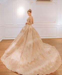 Cô dâu mặc váy cưới màu hồng Đoá Hồng Thạch Anh của Green Studio