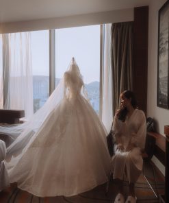 Cô dâu bắt đầu hành trình may thuê nước đầu váy cưới tại Green Studio.