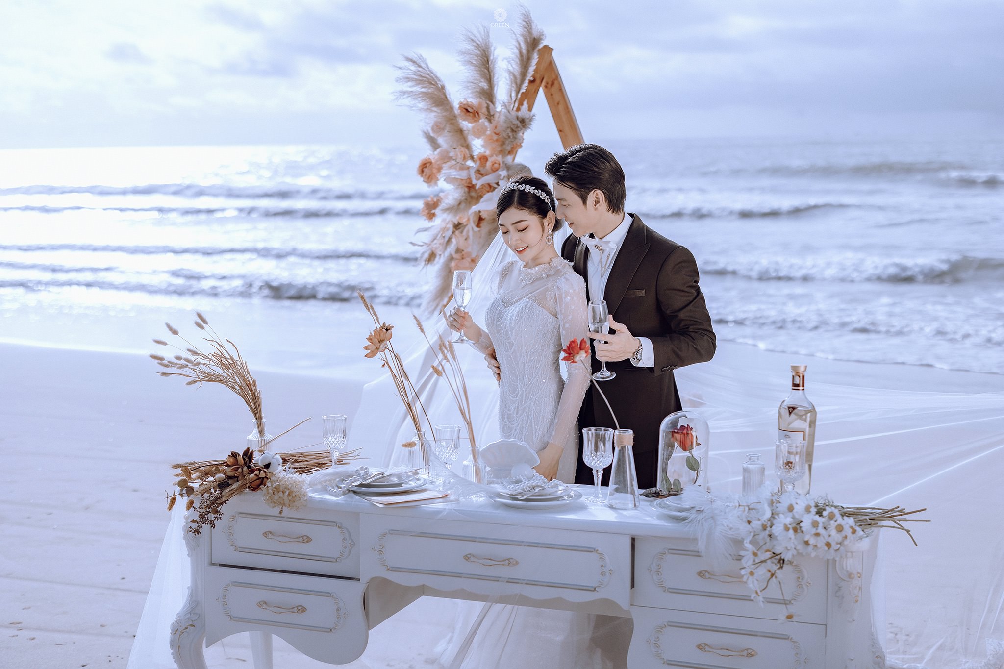 Chụp ảnh cưới Bãi Sau Vũng Tàu vào lúc bình minh tinh khôi