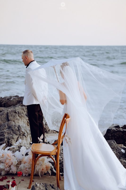 khoảnh khắc first look