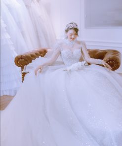 Cô dâu mặc váy cưới tay dài lấp lánh Nữ Hoàng Ngân Hà của Green Studio