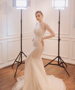 Chi tiết thân áo của váy cưới đuôi cá tay dài