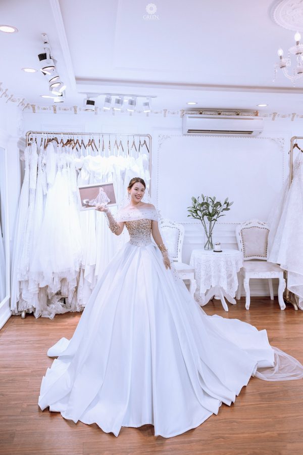 Dịch vụ may đo váy cưới cao cấp từ bản vẽ đến hiện thực