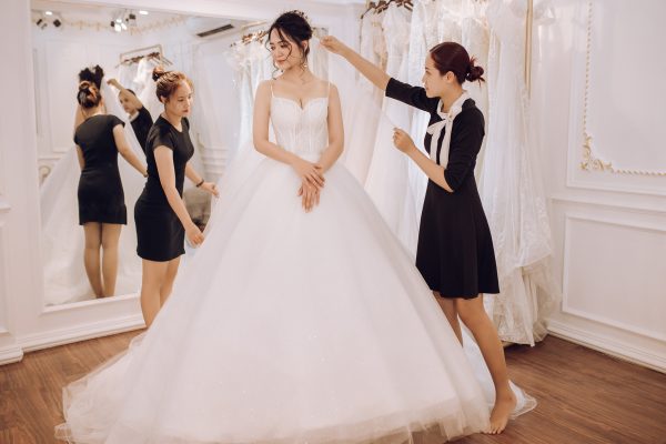 Trải nghiệm thử váy cưới cao cấp tận tâm cùng chuyên gia tại Green Studio Wedding Vũng Tàu.