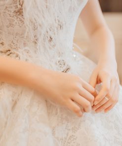 Cô dâu mặc váy cưới ren cao cấp Thiên Thần Tinh Khôi của Green Studio