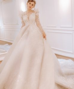 Cô dâu mặc váy cưới ren tay dài Bản Tình Ca Cổ Điển của Green Studio