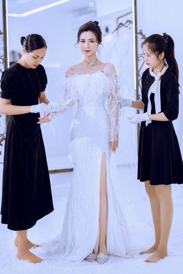 Cô dâu mặc váy cưới lông vũ cao cấp Vũ Điệu Hollywood của Green Studio