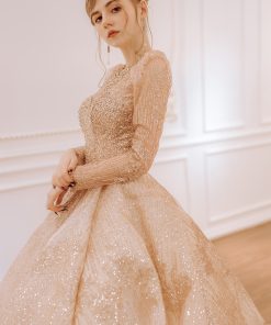 Cô dâu mặc váy cưới màu vàng đồng Ánh Kim Hoàng Gia của Green Studio