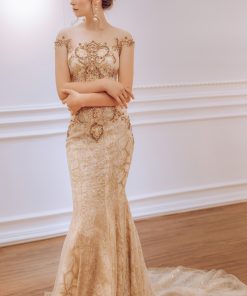 Cô dâu mặc váy cưới đuôi cá màu vàng Nữ Thần Mặt Trời của Green Studio