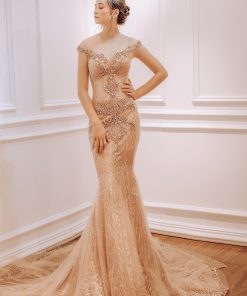 Cô dâu mặc váy cưới đuôi cá màu hồng Nữ Thần Tình Yêu của Green Studio