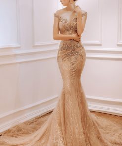 Chi tiết thân áo của váy cưới đuôi cá màu hồng