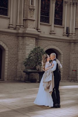 Concept chụp ảnh cưới tối giản tại nhà thờ Song Vĩnh
