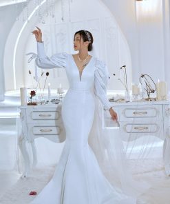 váy cưới satin tay phồng