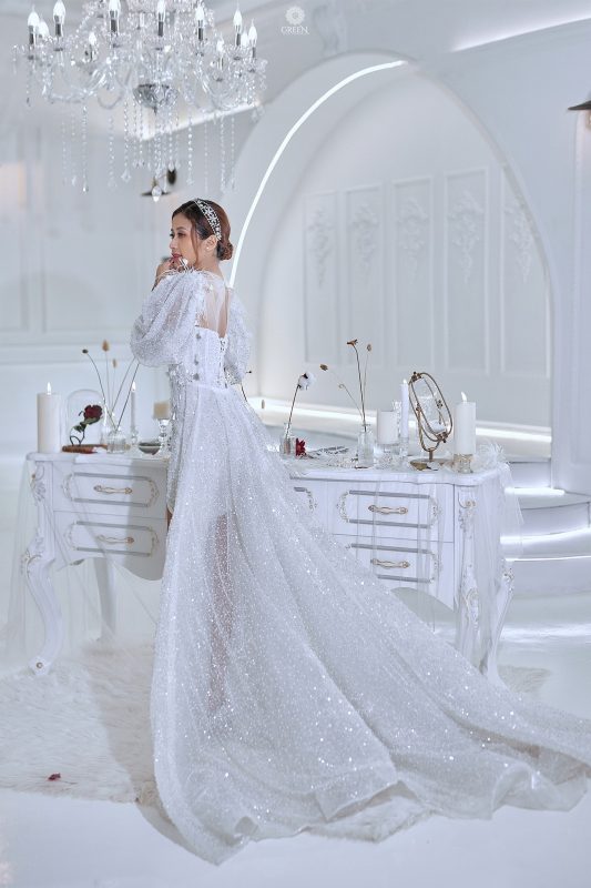váy cưới ngắn lấp lánhGreen studio wedding
