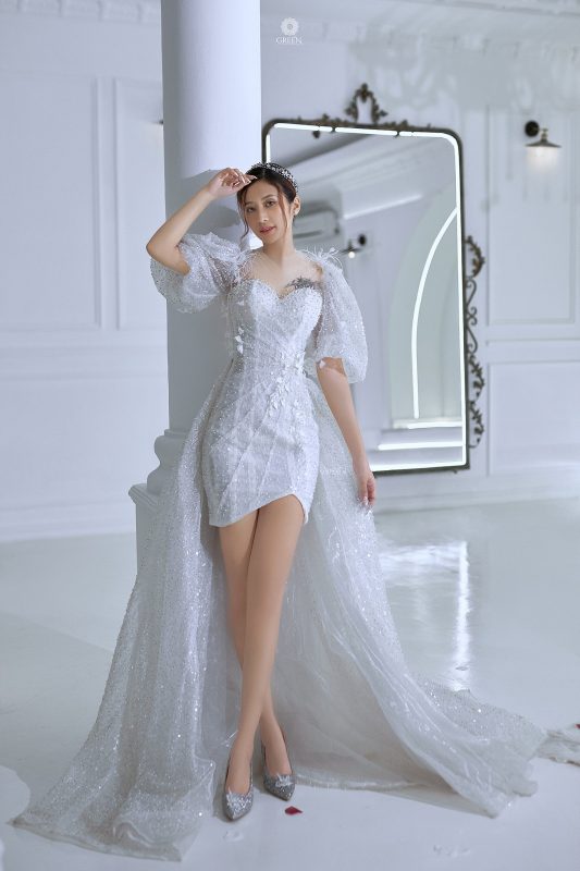 váy cưới ngắn lấp lánhGreen studio wedding