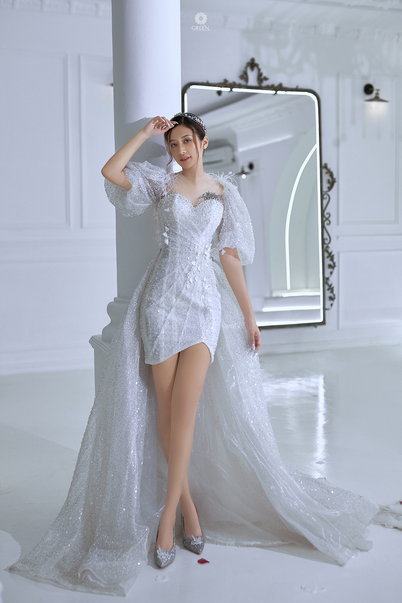 váy cưới ngắn lấp lánh Green studio wedding