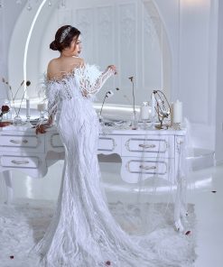 váy cưới lông vũ Green studio wedding