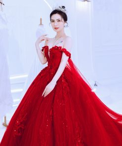 Chi tiết thân áo của váy cưới công chúa màu đỏ