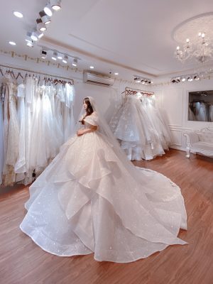 Cô dâu mặc váy cưới công chúa lấp lánh Dải Ngân Hà của Green Studio