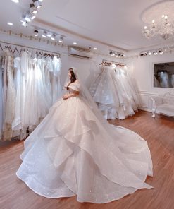 Cô dâu mặc váy cưới công chúa lấp lánh Dải Ngân Hà của Green Studio