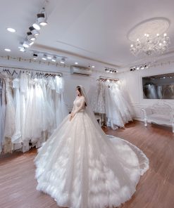 váy cưới lông vũ