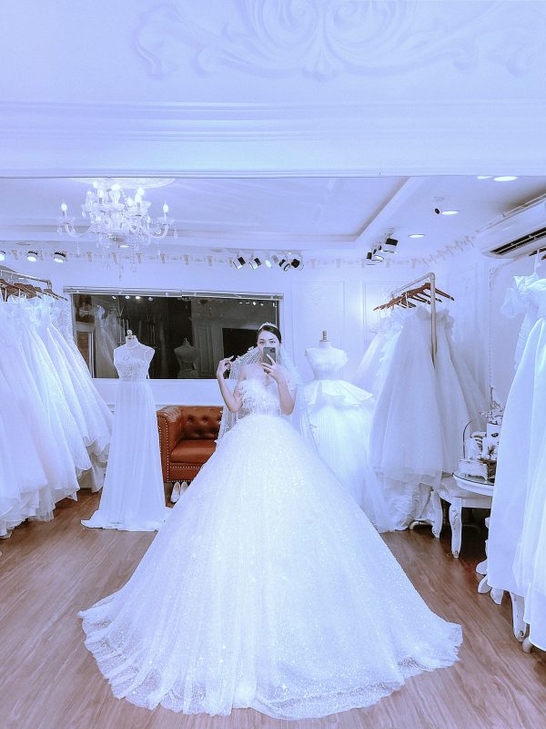 váy cưới lấp lánh Green studio wedding 