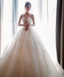 váy cưới đính ngọc trai
