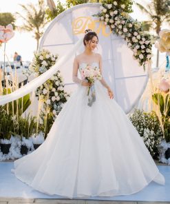 váy cưới làm lễ