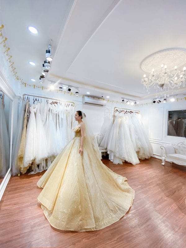 váy cưới màu vàng đồng