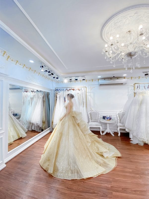 váy cưới màu vàng đồng