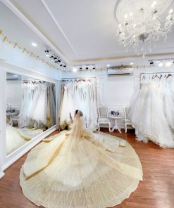 váy cưới màu vàng đồng