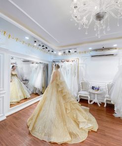 váy cưới màu vàng đồng