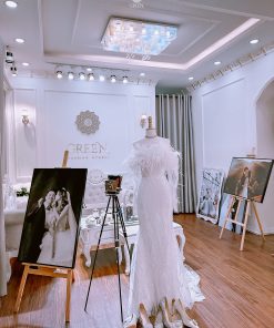váy cưới lông vũ Green studio wedding