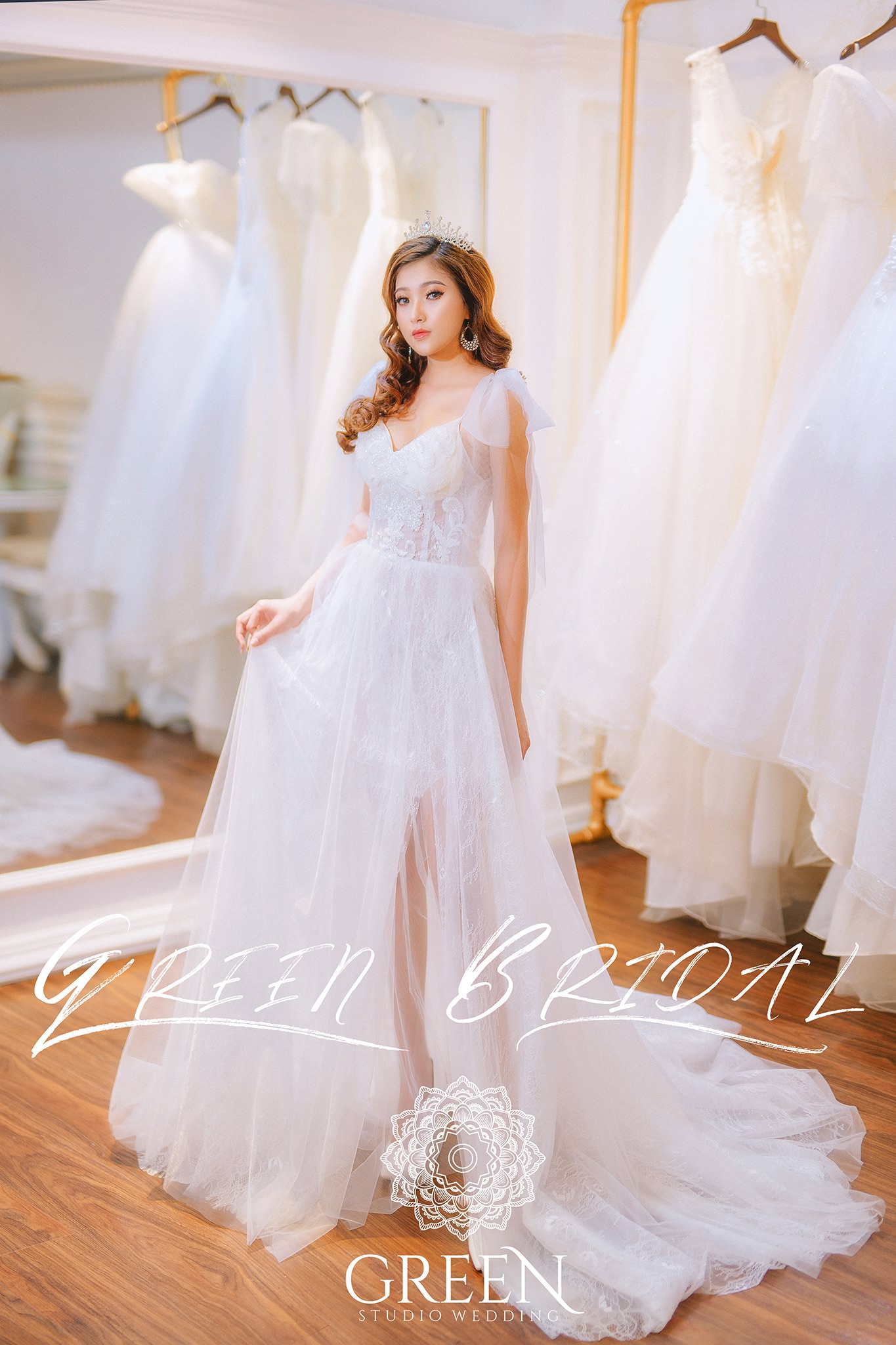 váy cưới voan xẻ tà