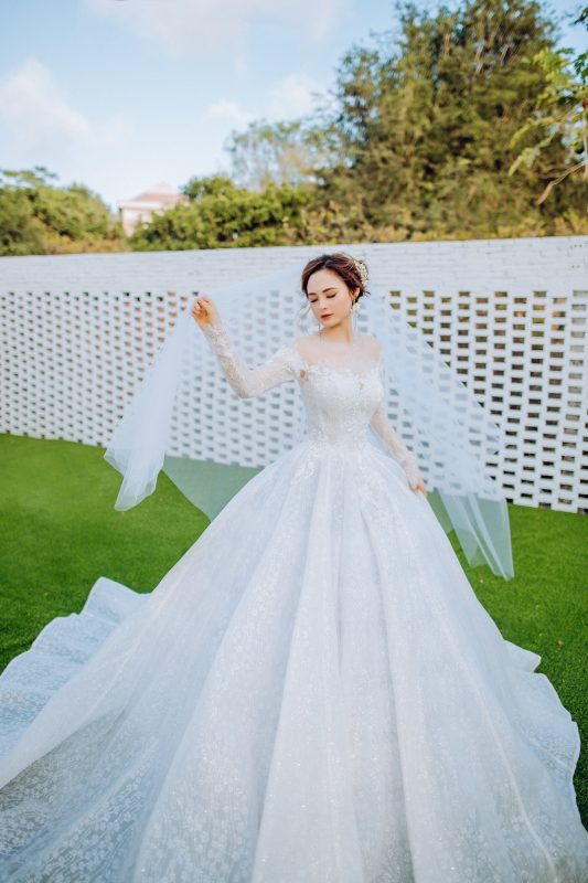 váy cưới tay dài công chúa