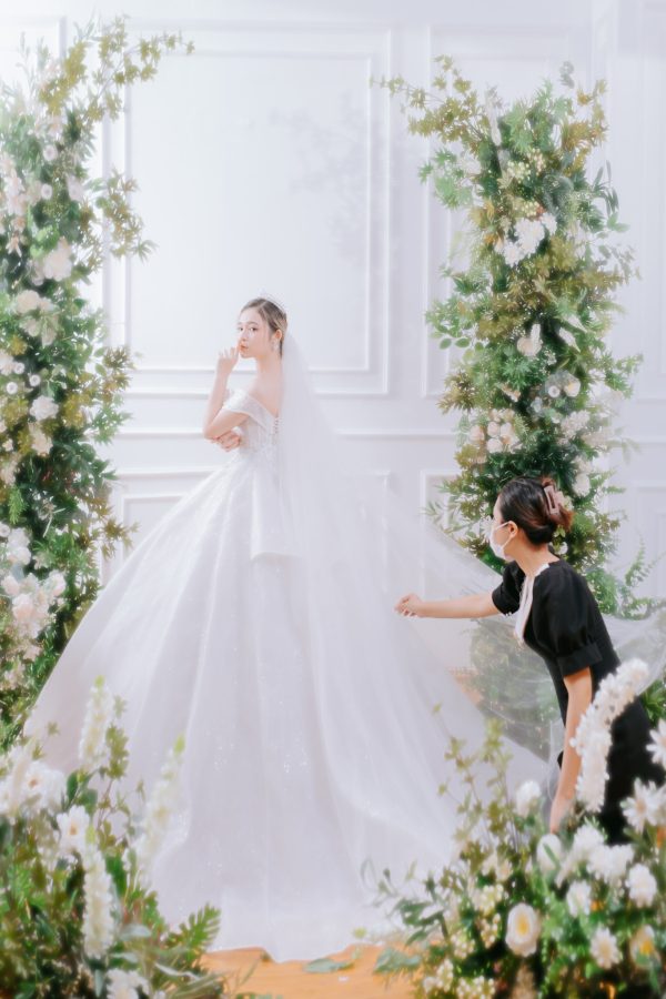 váy cưới trễ vai công chúa Green studio Wedding