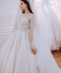 Chi tiết thân áo của váy cưới công chúa lấp lánh