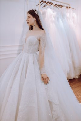 Chi tiết thân áo của váy cưới công chúa lấp lánh 