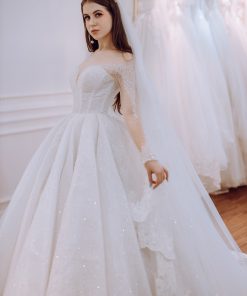 Cô dâu mặc váy cưới công chúa lấp lánh Elara của Green Studio