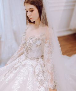 Chi tiết thân áo của váy cưới công chúa tay dài