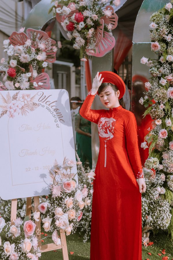 áo dài ăn hỏi màu đỏ