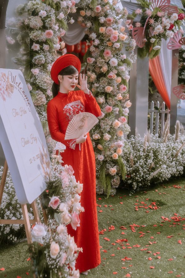 áo dài ăn hỏi màu đỏ