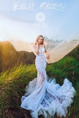 Chi tiết thân áo của váy cưới đuôi cá xuyên thấu