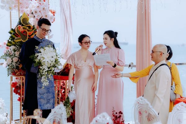 Phóng Sự Cưới Bãi Biển Vũng Tàu: Câu Chuyện Của Linda & Loic 3 Album phóng sự cưới bãi biển Vũng Tàu của cặp đôi Linda & Loic, thực hiện bởi Green Studio.