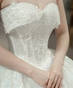 hi tiết thân áo corset váy cưới công chúa đính kết