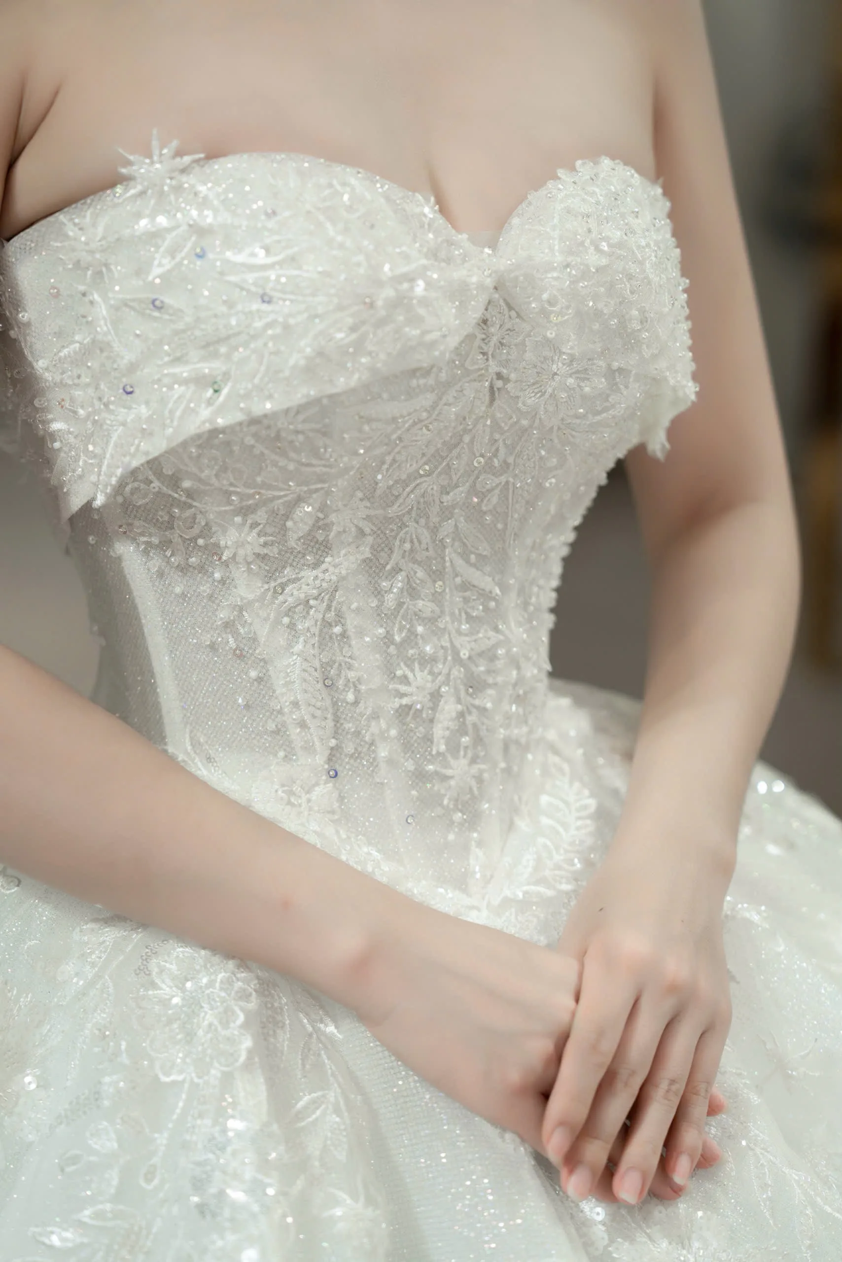 hi tiết thân áo corset váy cưới công chúa đính kết